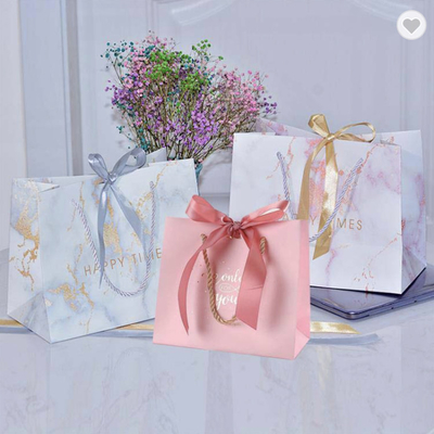 Bon prix CMYK petit ruban de mariage poignée sacs cadeaux Merci Sac en papier 300gm en ligne